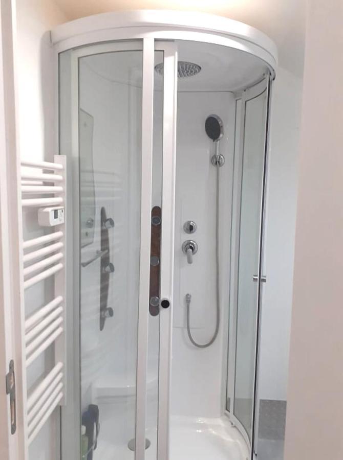 10 - Joli Studio Avec Deux Lits, Tout Equipe Pour 1, 2 Ou 3 Personnes Maximum, Vue Sur Parc Arbore, Parking Privatif Gratuit, Grand Fourgon Possible, Tout Le Linge De Maison Est Fourni Razac-sur-lʼIsle Eksteriør bilde