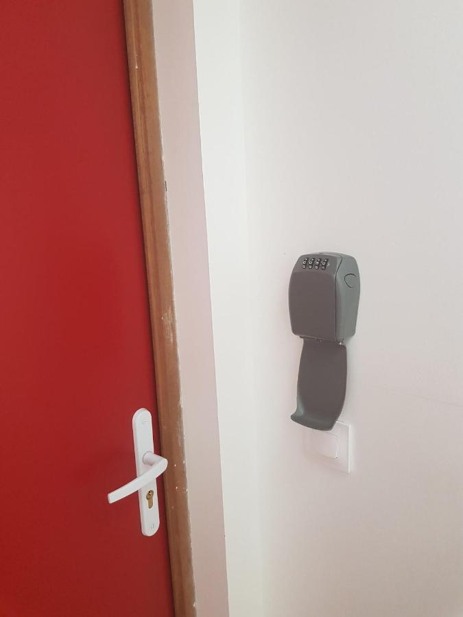 10 - Joli Studio Avec Deux Lits, Tout Equipe Pour 1, 2 Ou 3 Personnes Maximum, Vue Sur Parc Arbore, Parking Privatif Gratuit, Grand Fourgon Possible, Tout Le Linge De Maison Est Fourni Razac-sur-lʼIsle Eksteriør bilde