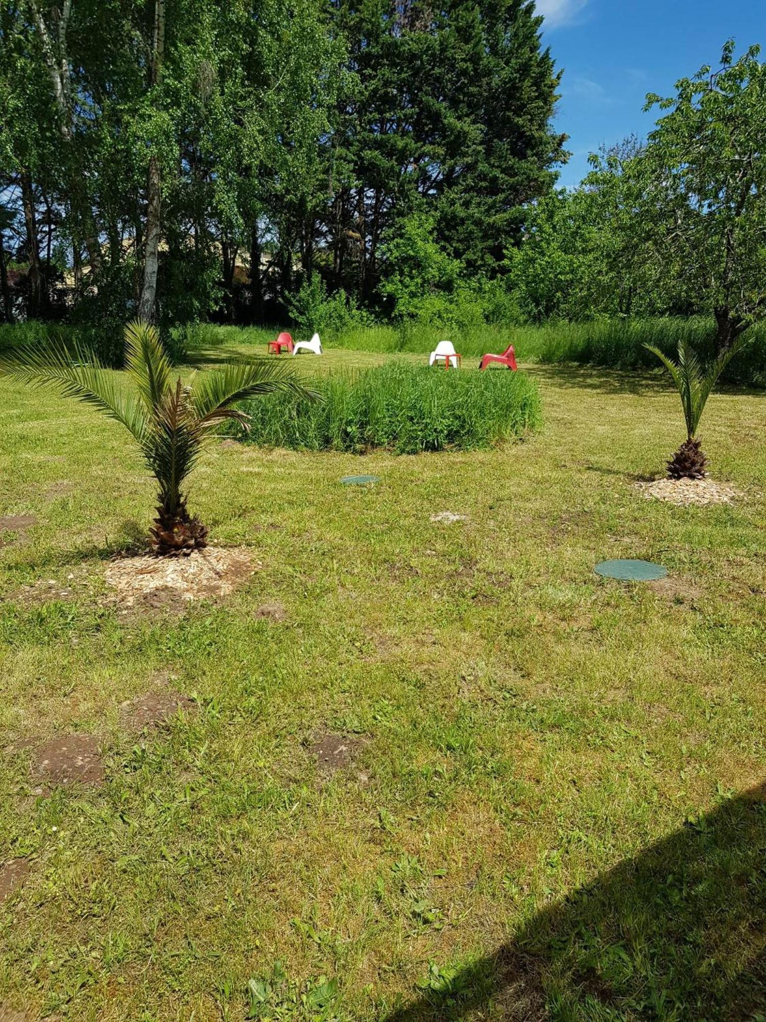 10 - Joli Studio Avec Deux Lits, Tout Equipe Pour 1, 2 Ou 3 Personnes Maximum, Vue Sur Parc Arbore, Parking Privatif Gratuit, Grand Fourgon Possible, Tout Le Linge De Maison Est Fourni Razac-sur-lʼIsle Eksteriør bilde