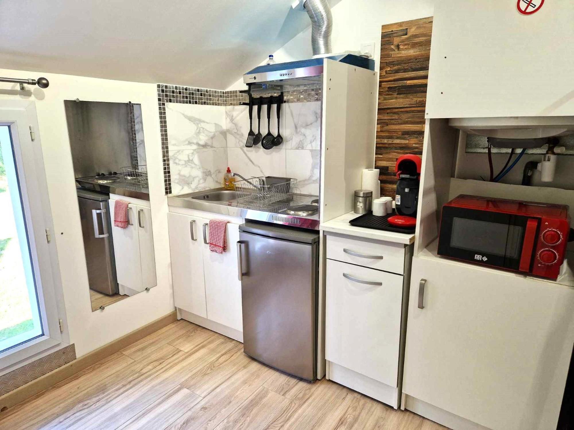 10 - Joli Studio Avec Deux Lits, Tout Equipe Pour 1, 2 Ou 3 Personnes Maximum, Vue Sur Parc Arbore, Parking Privatif Gratuit, Grand Fourgon Possible, Tout Le Linge De Maison Est Fourni Razac-sur-lʼIsle Eksteriør bilde