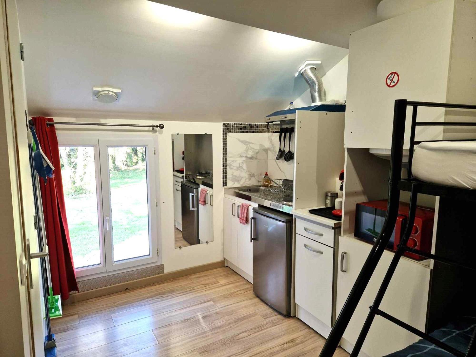 10 - Joli Studio Avec Deux Lits, Tout Equipe Pour 1, 2 Ou 3 Personnes Maximum, Vue Sur Parc Arbore, Parking Privatif Gratuit, Grand Fourgon Possible, Tout Le Linge De Maison Est Fourni Razac-sur-lʼIsle Eksteriør bilde
